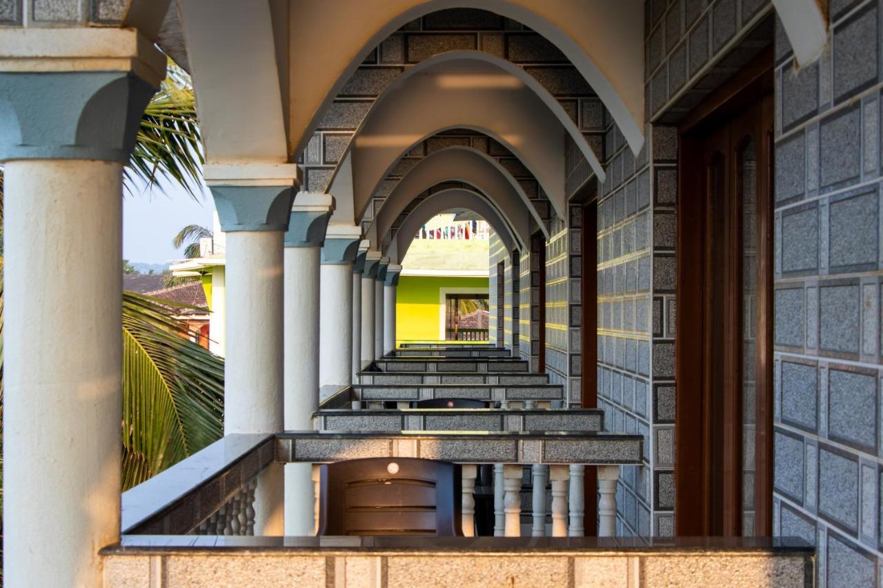 Larios Beach Holidays Resort Baga Exterior photo