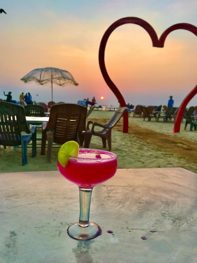 Larios Beach Holidays Resort Baga Exterior photo
